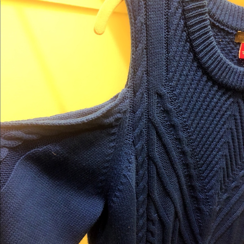 Sweater - Picture 5 of 6